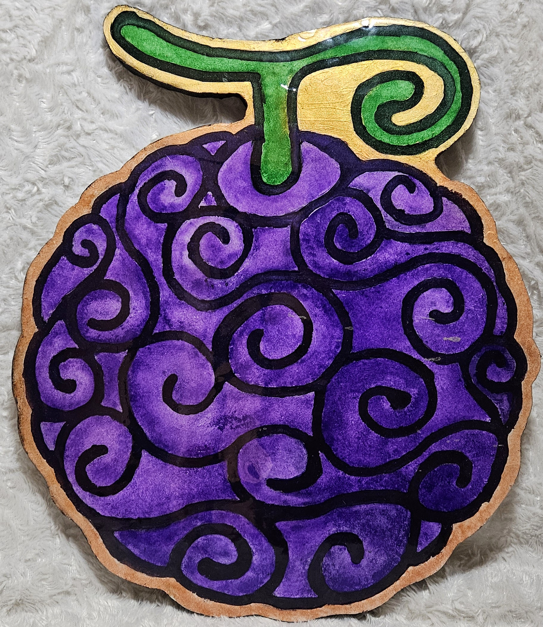 Fruit du Démon Gomugomu en résine époxy violet foncé – Finition Résine. Reproduction artisanale inspirée de One Piece
